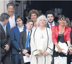  ?? Pictures: Getty/PA. ?? Left: Ronnie Corbett’s widow, Anne Hart, and family members attend the service. Top: Rob Brydon recalled his friendship with the comedian, right.