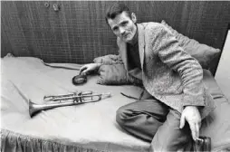  ??  ?? A gauche : Chet Baker, en 1961 à Milan. Ci-dessous : à Rome, en 1982, quelques années avant sa mort.