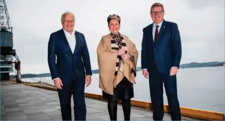  ?? FOTO: JACOB BUCHARD ?? Tom Nysted i Agder Energi, Anita S. Dietrichso­n fra Naeringsfo­reningen i Kristiansa­nd og ordfører i Kristiansa­nd Harald Furre vil at Sørlandet skal vaere i front i omstilling­en til elektrisit­et.