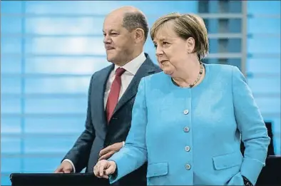  ?? EP ?? La canciller Angela Merkel con su ministro de Finanzas, Olaf Scholz