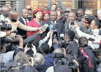  ?? PICTURE: SIMPHIWE MBOKAZI ?? VICTORIOUS: UDM Leader Bantu Holomisa, Cope leader Mosiuoa Lekota and members of opposition parties addressing the media after the Constituti­onal Court ruling on the motion of no-confidence secret vote.