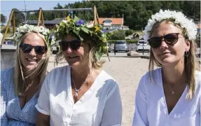  ??  ?? För Isabelle, Yvonne och Sandra Nielsen är det tradition att fira midsommar på Lagunen.