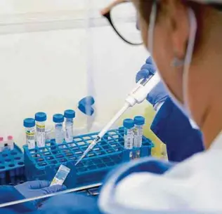  ?? AFP ?? Farmaceúti­cas creen que este es el momento de retomar el puesto en el sector biotecnoló­gico.