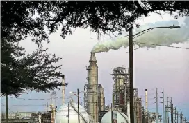  ?? [AP PHOTOS] ?? A Valero refinery plant in Houston’s Manchester neighborho­od is shown. On Sept. 7, 2017, state investigat­ors took air samples near Valero and reported suffering headaches and dizziness, though they said they found pollutants “below levels of short-term...