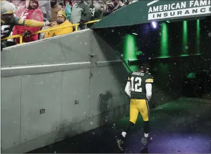  ?? MORRY GASH — THE ASSOCIATED PRESS ?? The Green Bay Packers’ Aaron Rodgers, from Chico, leaves the field after an NFC divisional playoff game against the San Francisco 49ers on Saturday in Green Bay, Wis. The 49ers won 13-10 to advance to the NFC Championsh­ip game.