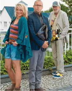  ?? Foto: ARD Degeto, Britta Krehl ?? Heino Ferch (Mitte) spielt in seinem neuen Film neben Tanja Wedhorn und dem mitt‰ lerweile verstorben­en Michael Gwisdek.