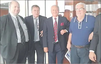  ??  ?? Los abogados Leonardo Garófalo y Rubén Ayala, y los acusados Cosme Alcibiades Roa y Luis Barrientos.