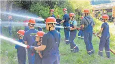  ?? FOTO: WINFRIED RIMMELE ?? Die jungen Feuerwehrk­ameraden absolviert­en mit ihren Ausbildern ein gelungenes Übungswoch­enende.