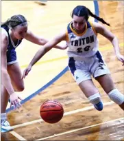  ?? PILOT PHOTO/RON HARAMIA ?? Laville’s Ava Weil (left) and Triton’s Jenna Bules battle for possession.