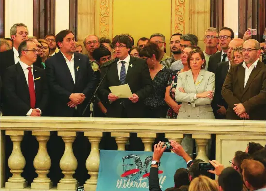  ?? SHOOTING ?? Oriol Junqueras, Carles Puigdemont y Carme Forcadell, entre otros dirigentes, el día de la DUI del que ahora se han cumplido cinco años