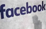  ??  ?? Escándalo internacio­nal. Varios gobiernos del mundo investigan las posibles filtracion­es de datos desde Facebook.