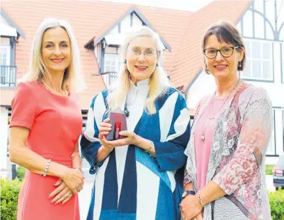  ?? Photo / Supplied ?? Woodford House principal Julie Peterson (left), NZ Portrait Gallery former director Avenal McKinnon and Woodford House Old Girls’ Associatio­n president Mary Sherratt.