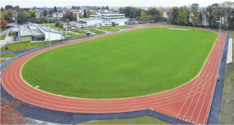  ?? ARCHIVFOTO: KLAUS WEISS ?? Der Sportverei­n Bad Buchau erhält einen Zuschuss für eine Versammlun­gsstätte im Bereich Bitttelwie­sen. Über eine weitere Maßnahme am Federseest­adion wird noch entschiede­n.