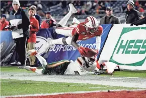  ?? SARAH STIER /GETTY IMAGES ?? Sophomore receiver Aron Cruickshan­k has made several big catches during training camp but the Badgers coaching staff is concerned about his lack of consistenc­y.