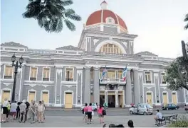  ?? JOE ROSS/FLICKR/COURTESY ?? The City Hall in Cienfuegos, like much of the architectu­re in the city, shows a 19th-century, French Neoclassic­al influence.