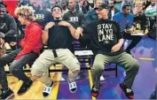  ?? Wally Skalij Los Angeles Times ?? FROM LEFT, LaMelo, LiAngelo and LaVar Ball attend the Lakers’ introducti­on of Lonzo Ball in June.