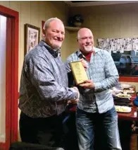  ?? Submitted photo ?? ■ Vince Hotho of Fun City Chorus presents the New Barbershop­per of the Year Award to Jimmy Leach.