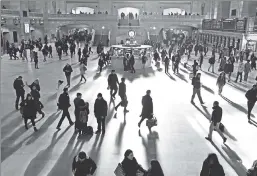  ?? ?? Goodbye, sunshine: Grand Central commuters will lose light if we mess with DST.