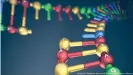  ??  ?? Modelo del ADN en réplica 3D