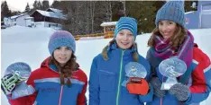  ?? Foto: Schröter ?? Sie holten Spitzenplä­tze für den Ski Club Königsbrun­n: (von links) Somma Dieterich, Angelina Markgraf, Lea Sofie Oppenlände­r.