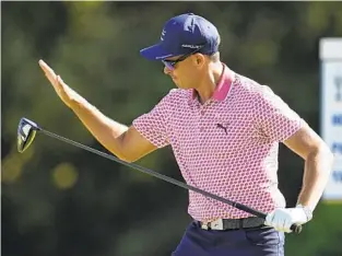  ?? GEORGE WALKER IV AP ?? Co-leader Rickie Fowler reacts to his tee shot on the fifth hole during Saturday’s third round.