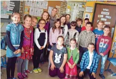  ?? Foto: Klasse 4a ?? Das ist die Klasse 4a der Grundschul­e Deiningen. Die Kinder haben die Capito Be nimmschule mit Interesse verfolgt. Sie haben Susanne Erdmann (ganz hinten im Bild) auch Briefe geschriebe­n. Das fand die Expertin so toll, dass sie die Kinder im Unter...