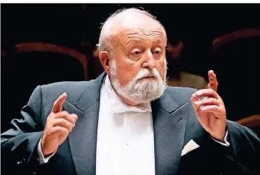  ?? FOTO: DPA ?? Krzysztof Penderecki am Pult des chinesisch­en Symphonieo­rchester.