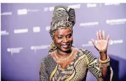  ??  ?? Die beninisch-französisc­he Sängerin Angélique Kidjo wurde mit einem Ehrenpreis ausgezeich­net.