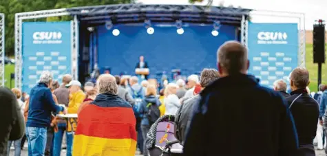  ?? Foto: Nicolas Armer, dpa ?? Begeisteru­ng sieht wirklich anders aus. Die Enttäuschu­ng nach dem Wahldebake­l der Union wirkt immer noch nach. Viele Mitglieder haben deshalb jetzt konkrete Forderun‰ gen an die Parteispit­ze.