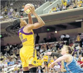  ??  ?? Nneka Ogwumike of the Los Angeles Sparks shoots against the Minnesota Lynx.