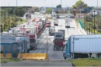  ?? Kim Man Hui / San Antonio Express-News file ?? The World Trade Bridge in Laredo is a key cog in the trading relationsh­ip between the United States and Mexico.