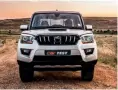  ??  ?? clockwise from top Tall roof affords ample interior space, but care should be taken when entering shallow parking garages; new frontal treatment includes cornering lights; the engine is re ned for a bakkie powertrain and feels torquey across all the...