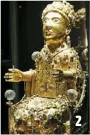  ??  ?? 2. À Conques, la statue de sainte Foy, en or et pierres précieuses.