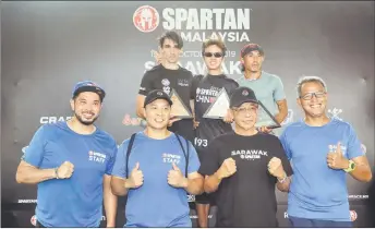  ?? — Photos by Muhd Rais Sanusi ?? Karim (second right) and (from right) Riduwan, Wei and Chung pose with winners of the Men’s Ultra race champion Zhao Jiayu (centre) from China, runner-up Kholi S from India (right) and Quentin Cloarec from Kuala Lumpur.