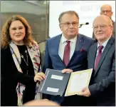  ?? ?? Federalna ministrica obrazovanj­a i nauke Jasna Duraković, premijer Nermin Nikšić i akademik Karić