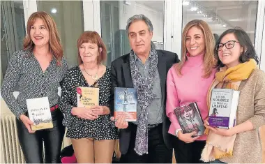  ?? ?? En la foto, Olga Asensio, Carmen Santos, José Luis Corral, Reyes Monforte y María Reig.