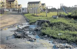  ?? Picture: MAMELA NDAMASE ?? FILTH ABOUNDS: Egoli residents are frustrated over a leaking sewage pipe that is flooding the area with the horrid conditions a constant eyesore.