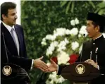  ??  ?? أمير دويلة قطر يستجدي دعم إندونيسيا. (وكاالت)
