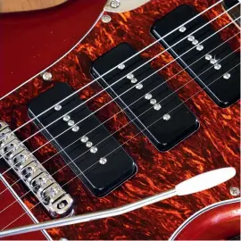  ??  ?? The Beachcombe­r’s trio of single-coil soapbar pickups