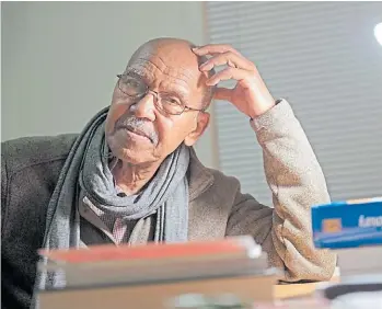  ??  ?? Naruddin Farah viene sonando para el Premio Nobel.