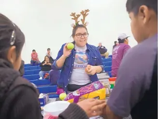  ?? JON AUSTRIA/THE DAILY TIMES ?? Jody Mike-Bidtah, a project coordinato­r with Capacity Builders Inc., gives a presentati­on on healthy snacks during the Restoring and Celebratin­g Family Wellness program at the Office of Diné Youth in Shiprock.