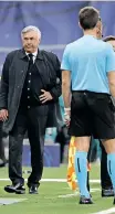  ?? | BALLESTERO­S EPA ?? CARLO Ancelotti stayed calm as usual while the Read Madrid players celebrated in the background after scoring against Manchester City.