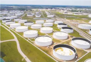  ?? DRONE BASE / REUTERS FILES ?? Crude oil storage capacity at the Cushing oil hub in Oklahoma is more than 80 per cent
full as producers find themselves with fewer places to store oil.