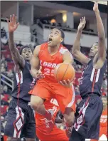  ?? GARY KAZANJIAM/THE ASSOCIATED PRESS ?? UNM’s Tim Jacobs drives for a shot in the first half of the Lobos’ loss at Fresno State. UNM trailed 30-8 but nearly came all the way back.