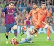  ?? REUTERS ?? Lionel Messi (left) scored twice and set up two more goals as Barcelona beat Lyon 5-1 to ensure a quarter-final berth.