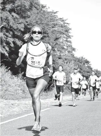  ??  ?? Romina Sarden corriendo por las calles de Río de Janeiro.