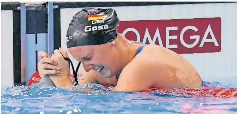  ?? FOTO: IMAGO IMAGES ?? Die Freude über ihre WM-Bronzemeda­ille über 400-Meter-Freistil war Schwimmeri­n Isabel Gose am Sonntag deutlich anzusehen.