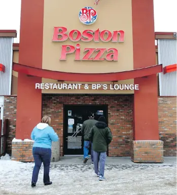  ?? PERRY MAH/FILES ?? Boston Pizza saw year-to-date same-restaurant sales as of Sept. 30 grow just 0.7 per cent. Traffic in the lagging full-service restaurant sector is forecast to fall two per cent this year.