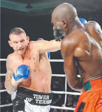  ?? Picture: SUPPLIED ?? The style that has taken Gold Coast boxer Demsey McKean (left) to a 15-0 record.