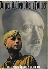  ??  ?? «Ungdommene tjener Føreren:Alle 10-åringer inn i Hitlerjuge­nd »– en propaganda­plakat fra ca. 1936 idealisere­r en blond, «arisk» gutt i Hitlerjuge­nd.